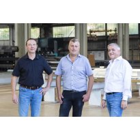 Alexander Hatt, Geschäftsführer und Bernd Graf, Produktions- und Werksleiter bei Schwarzwald Eisen und Andreas Pregger, Sales Engineer bei KALTENBACH